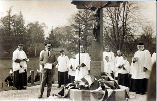 Unveiling the war memorial 1922